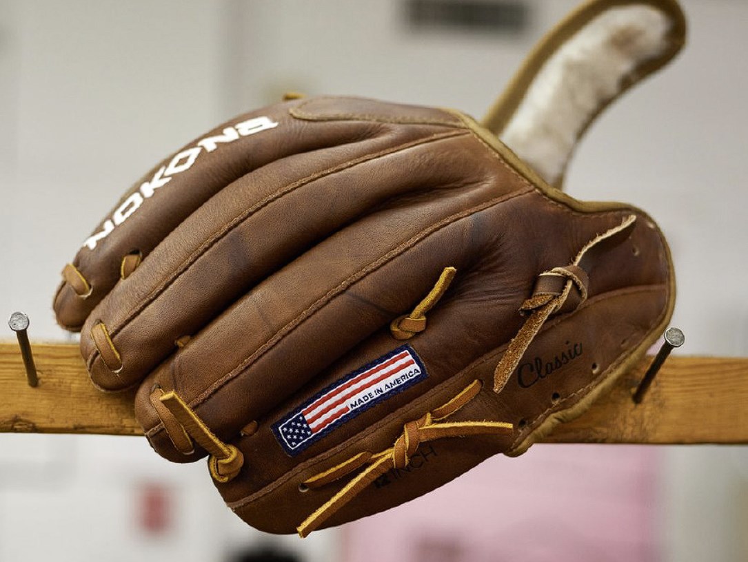 Nokona Baseball Glove / Baseball Mitt