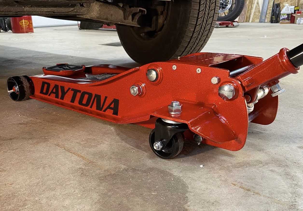 DAYTONA 3 Ton Low-Profile Super-Duty Floor Jack