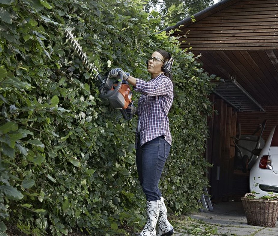 Husqvarna Gas Hedge Trimmers